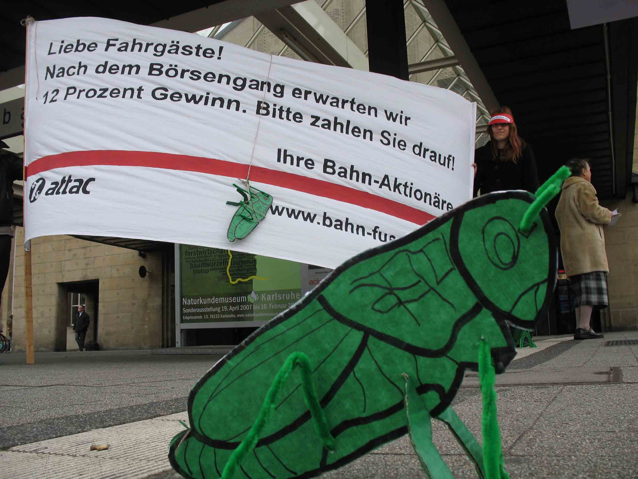http://www.attac.de/bahn/media/aktionsfotos/kr/attac Bahnaktion 1.jpg http://www.attac.de/bahn/media/aktionsfotos/kr/attac Bahnaktion 1.jpg