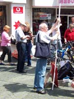 Vodaklau-Passanten-werden-informiert_III-low