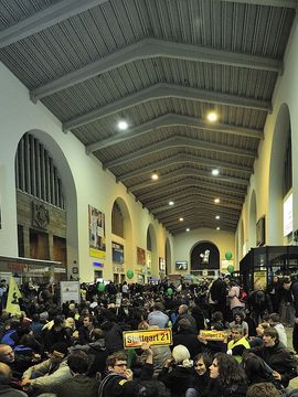 Demo im Stuttgarter Bahnhof