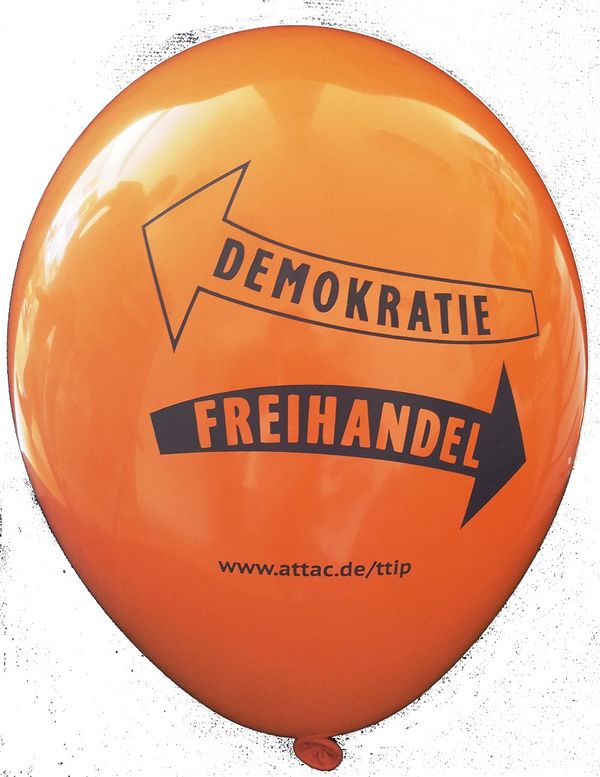 Freihandelskritische Luftballons im Attac Webshop