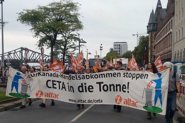 Demo Frankfurt. Foto: Peter Dienelt