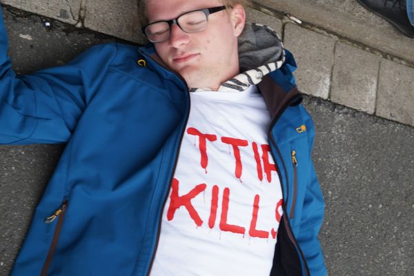 Flashmob 25.4. in Hannover "TTIP kills"
