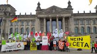 Aktionsbild vor dem Reichstagsgebäude in Berlin