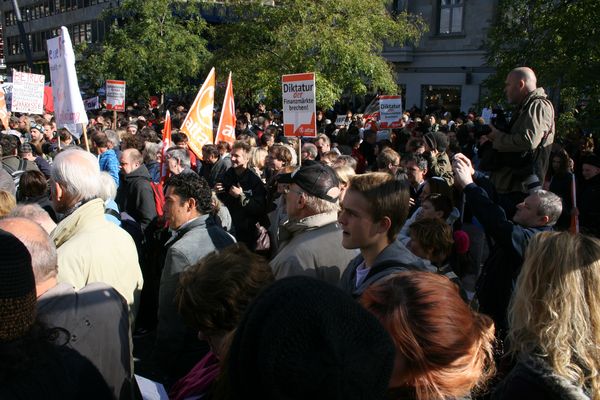 Schwenk über den Platz 2