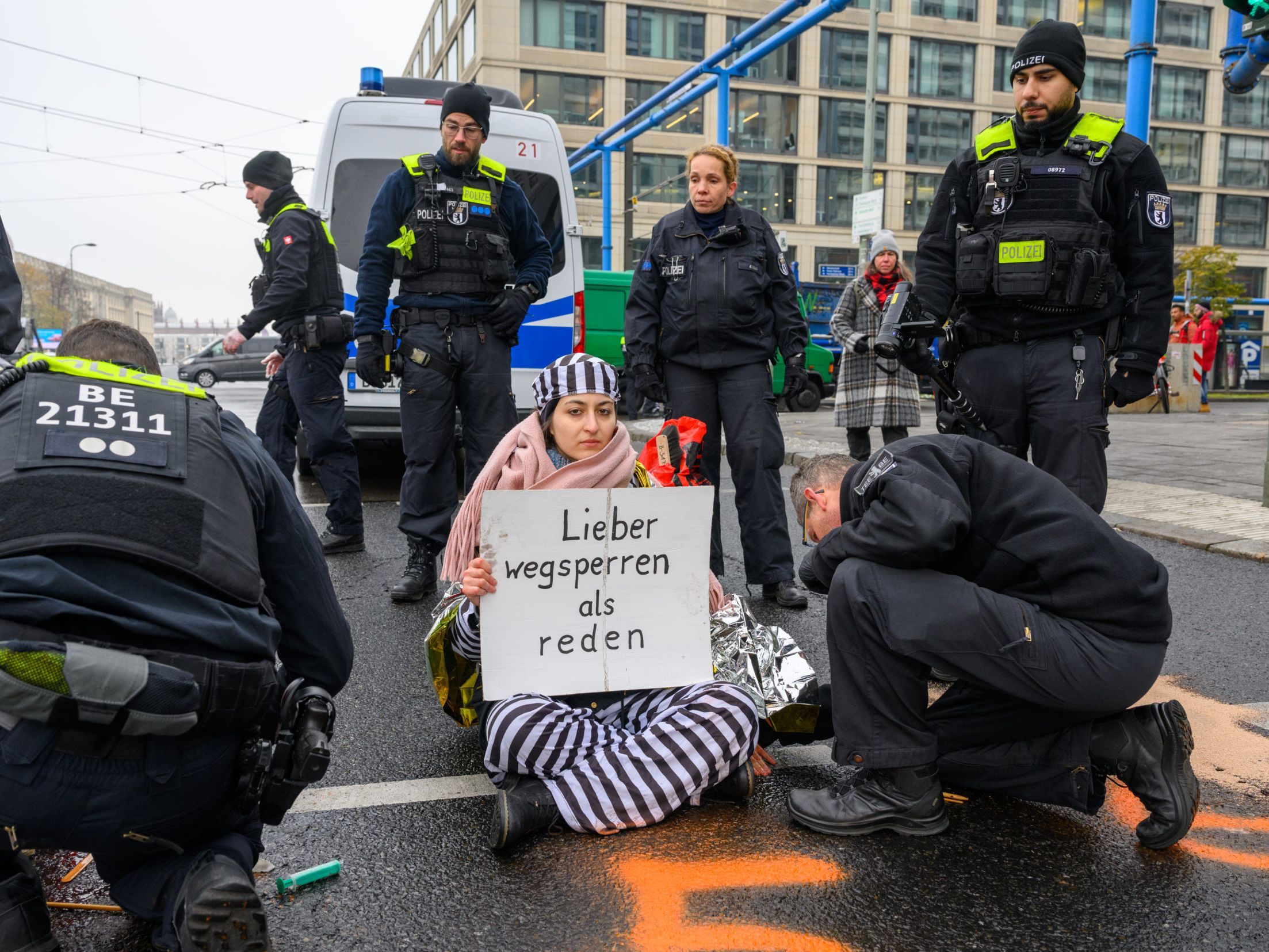 Klima schützen ist kein Verbrechen! - Attac Deutschland - www.attac.de