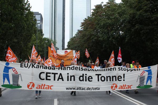 Demo Frankfurt. Foto: Hans-Jürgen Buch